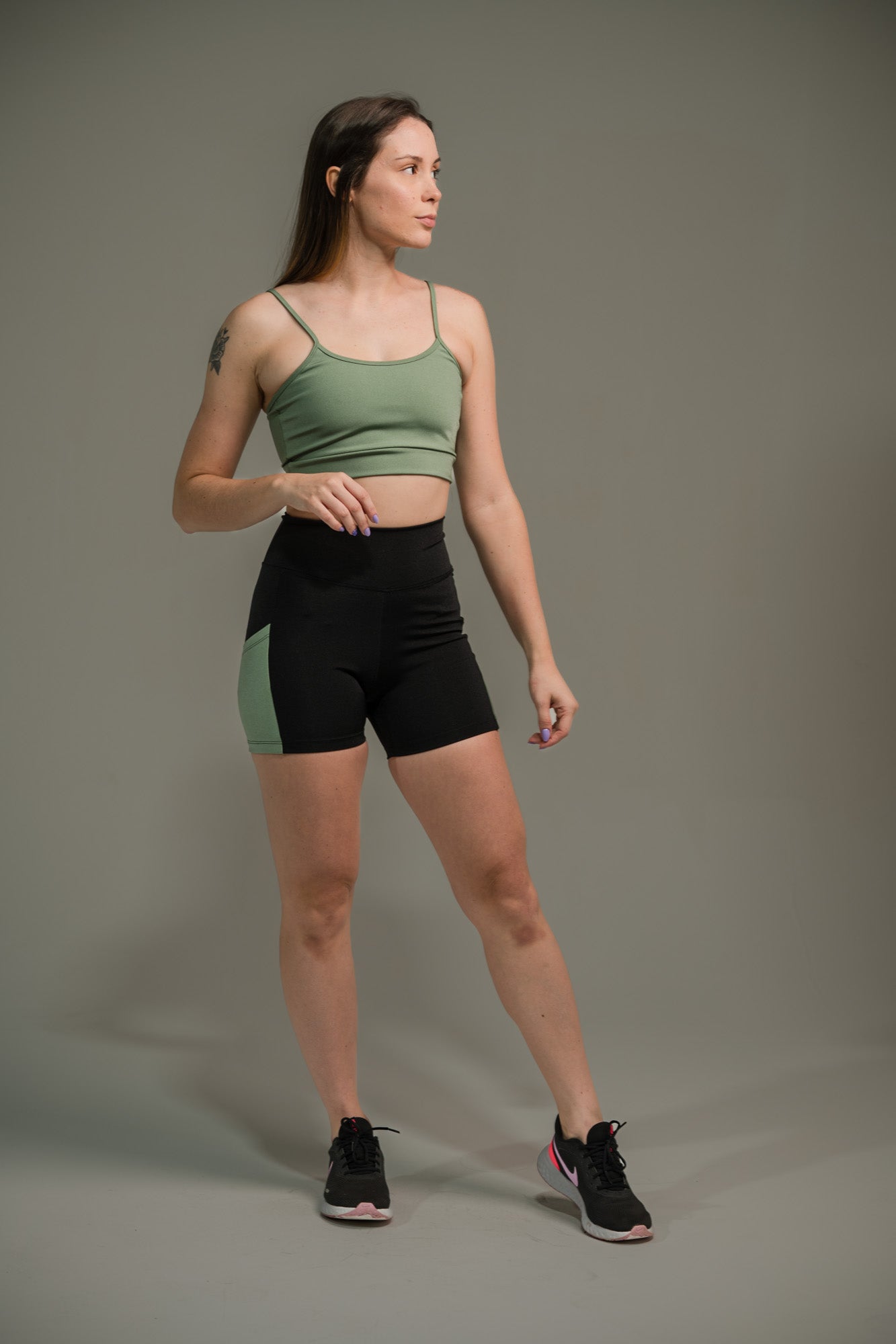 Short Feminino Meia Coxa com Bolso