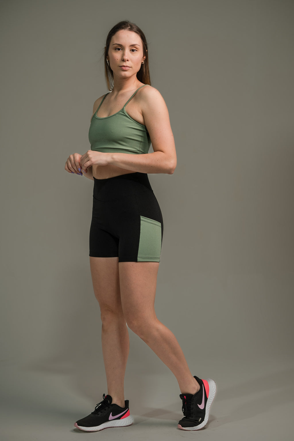 Short Feminino Meia Coxa com Bolso