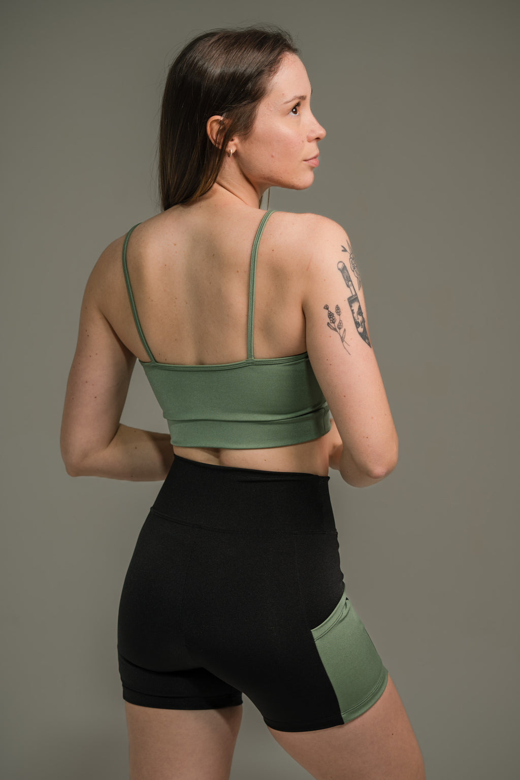 Short Feminino Meia Coxa com Bolso