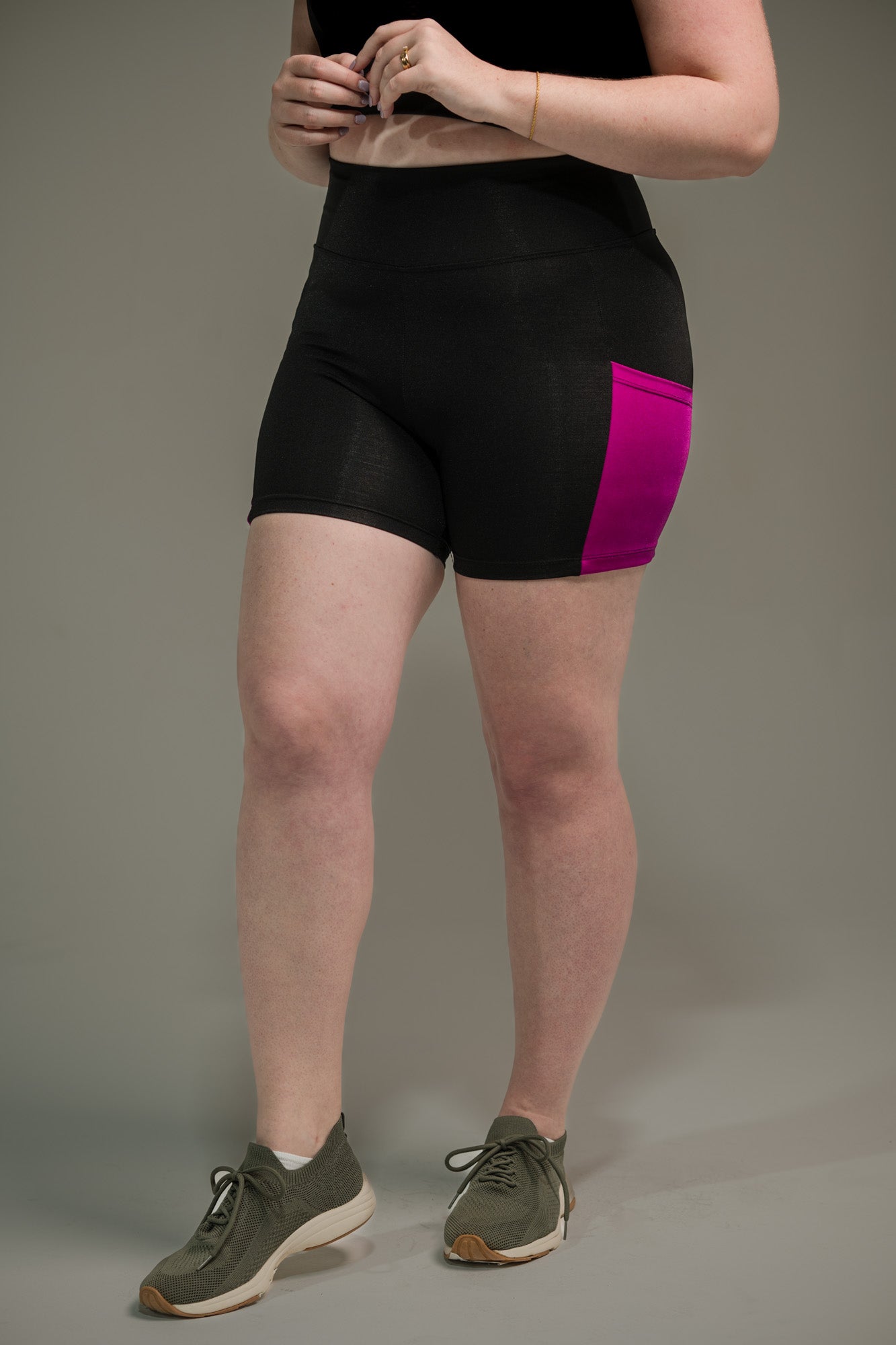 Short Feminino Meia Coxa com Bolso