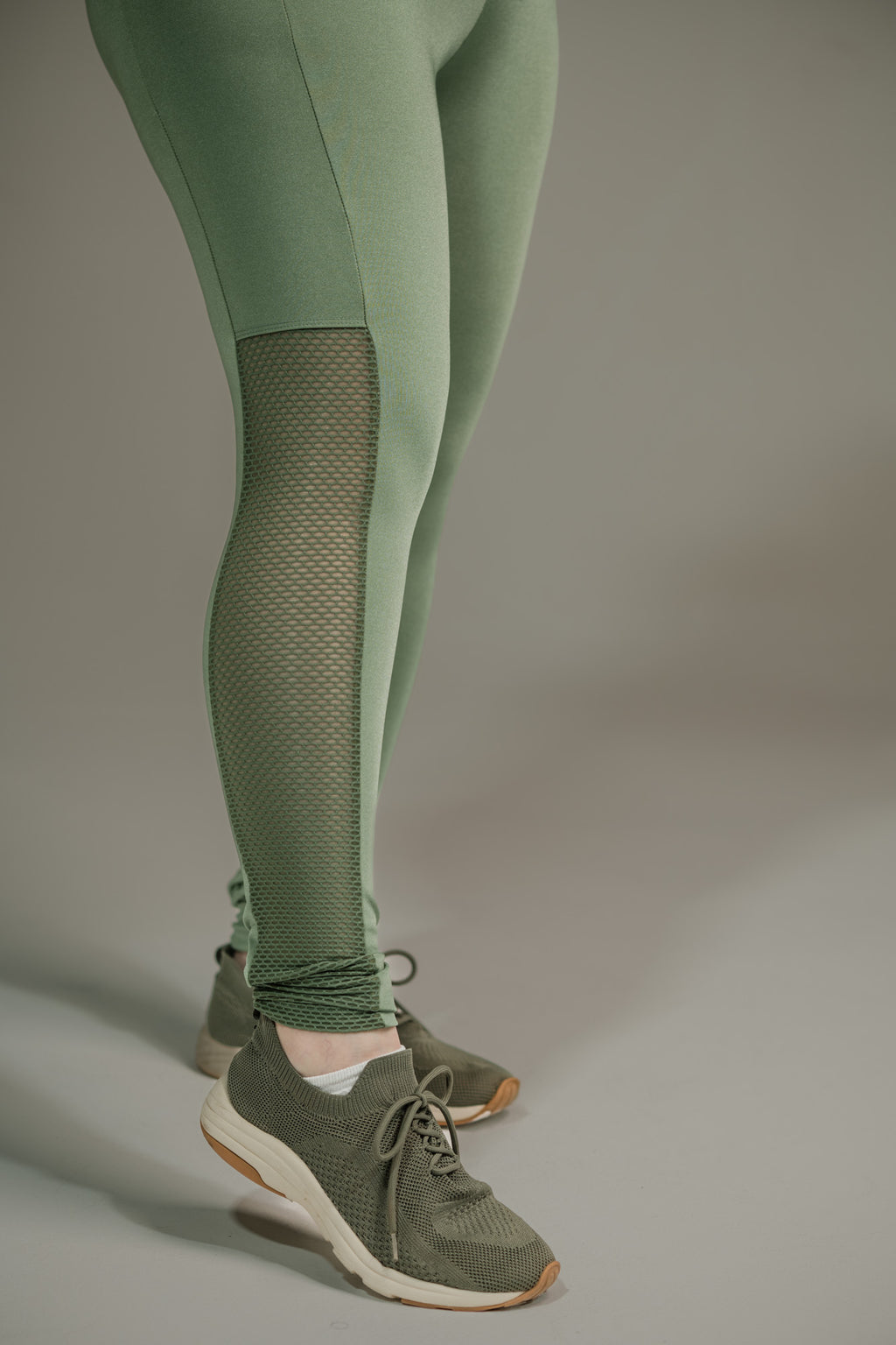 Calça Feminina com Tela Lateral